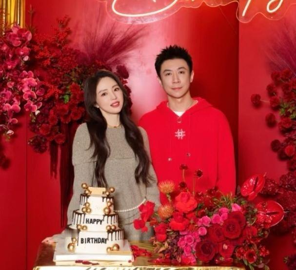 哇塞，董璇给老公张维伊庆祝38岁生日，现场明星云集！张维伊这次剪了个短发，一下子