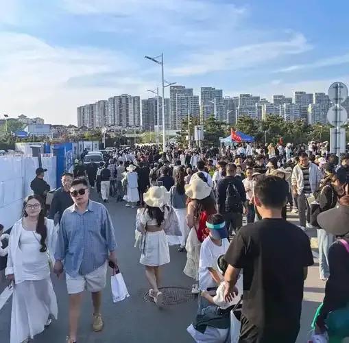 为什么越来越多人不想旅游了？因为旅游早就不是旅游了，它变成了一个精心设计的消费骗