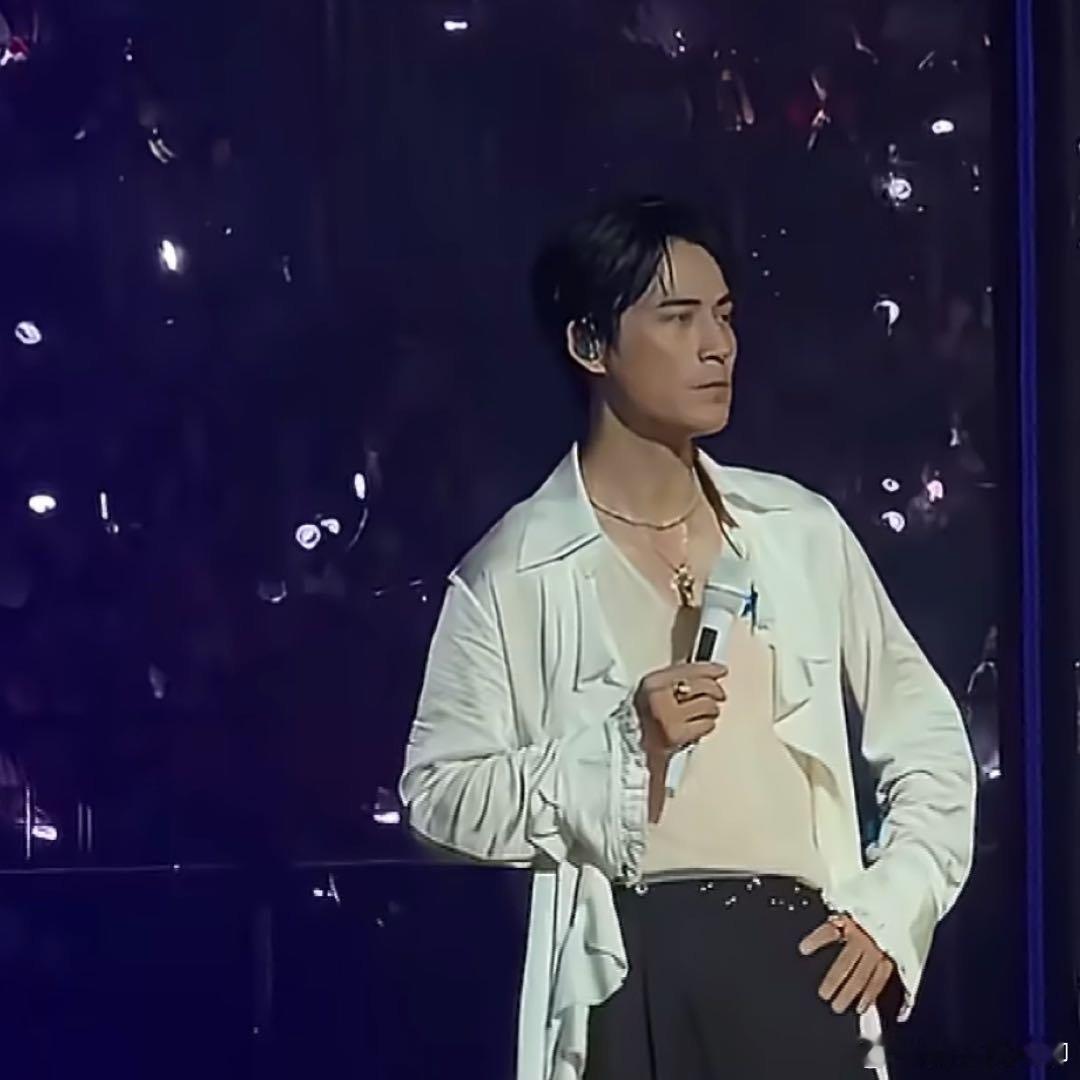 周渝民演唱会提到了朱孝天周渝民说朱孝天是我们唯一的朋友 体面人 