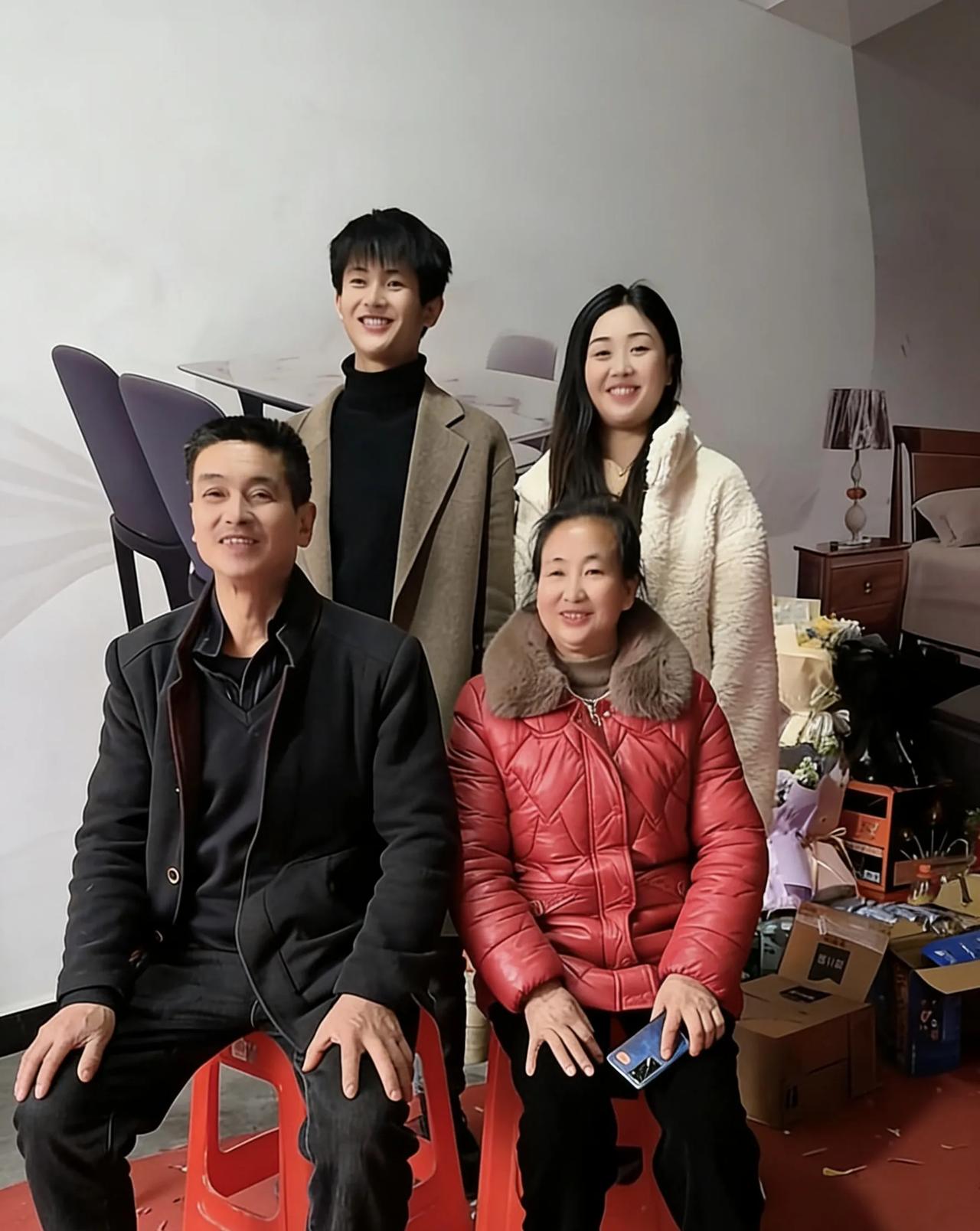 走失32年李莉花，与寻她的父母隔一公里错过，最后如何团聚？
 2026年2月7日