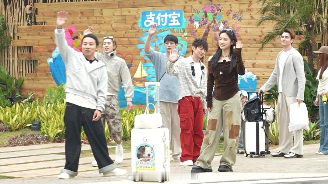 《声生不息华流季》2月6日周五黄金档播出最后一期。《亲爱的客栈2026》2月13