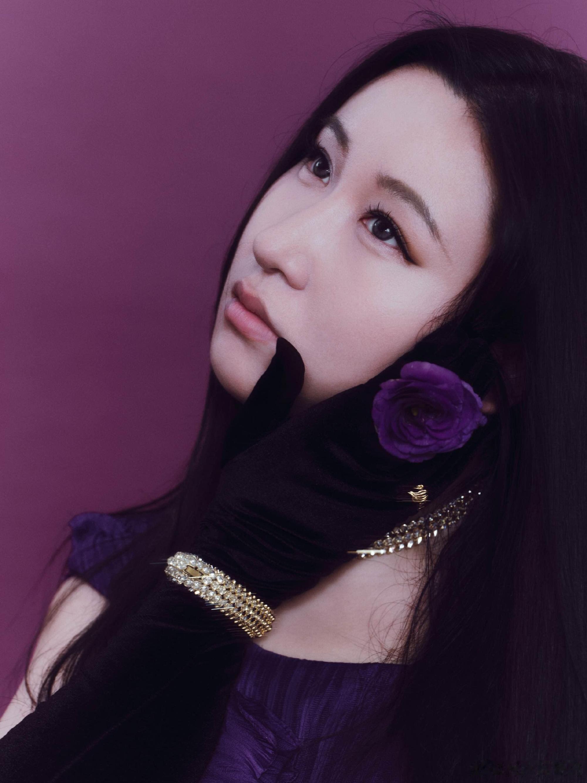 锤娜丽莎上歌手前把手机锁起来了歌手2026摒除外界纷扰，全力备战演出，这样用心的