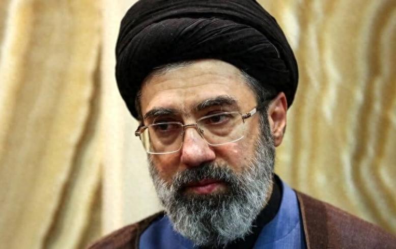 很多人总觉得，在中东那块地界上，只要美国航母的大烟囱一冒烟，谁都得哆嗦两下。
