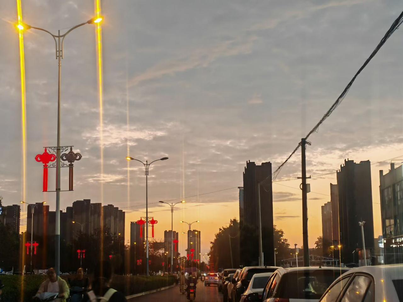 中年五件套，戒烟、控酒、减肥、健身、独处
同事说，他老公中年以后开始运动了，每天