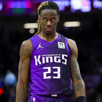 湖人最近就基翁-埃利斯一事与国王队进行了沟通。
  国王队希望用埃利斯换来至少一