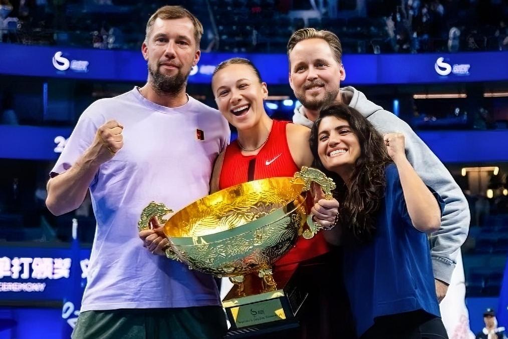 2026是换教练年吗[我想静静]
阿尔卡拉斯：我换教练了！！
阿尼西莫娃：我换教