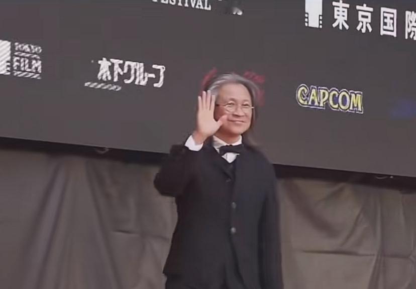 陈可辛有点惨啊！代表《酱园弄》独自一人现身东京电影节，影片里的主演是因为忙，还是