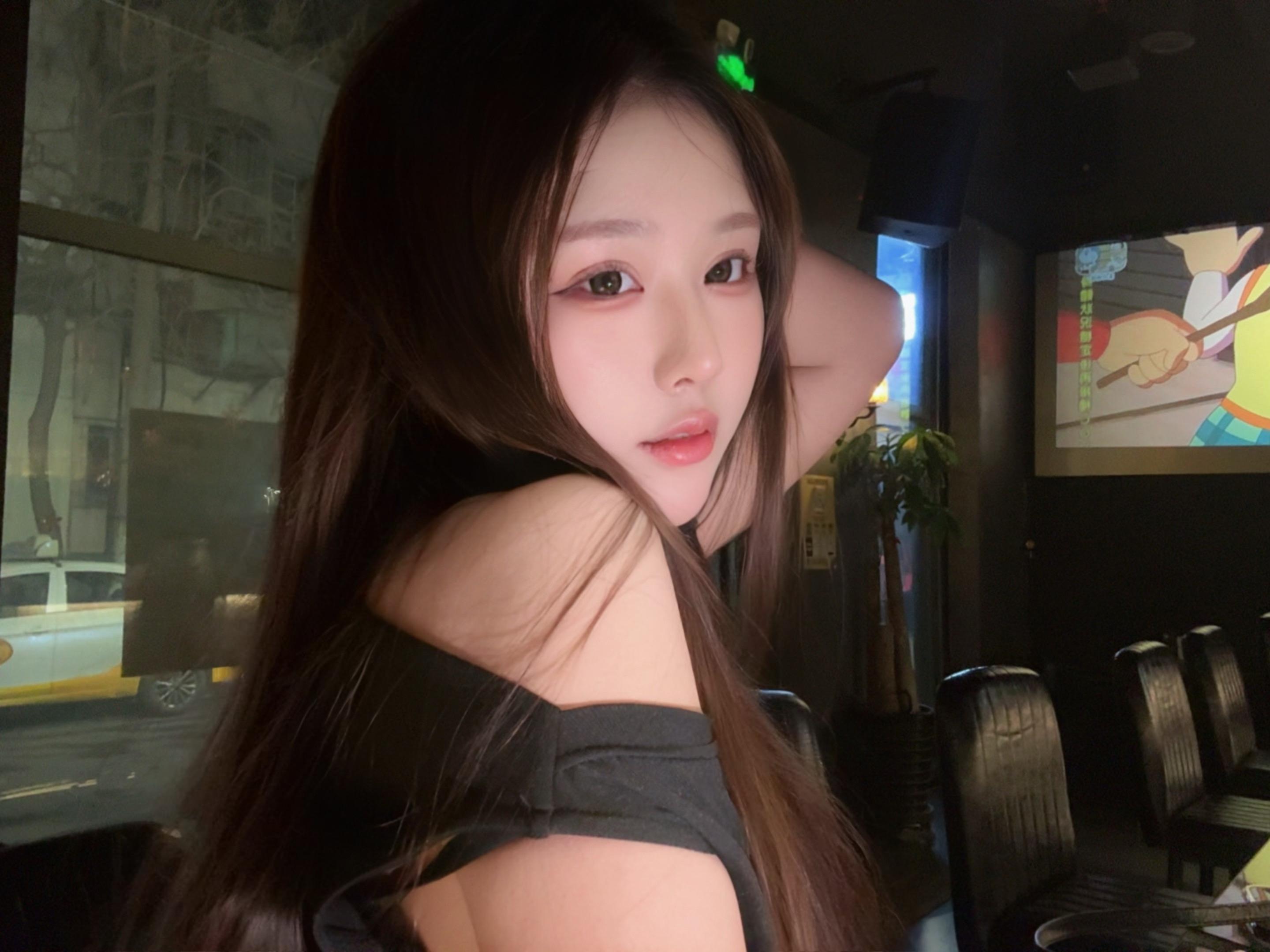 没有未来也回不去 错也行 错过也行  过去就行 …