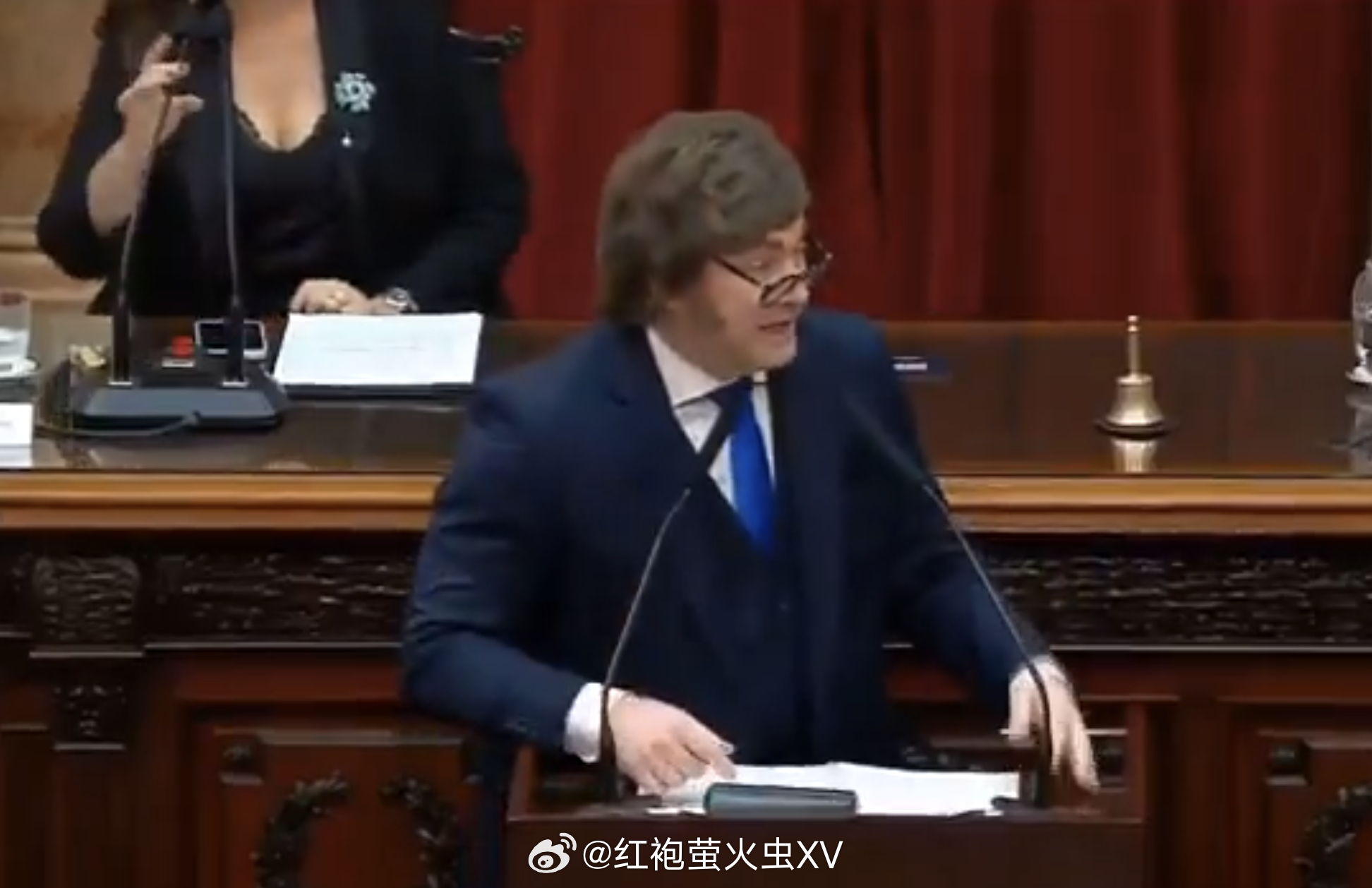 阿根廷总统米莱在国会演讲时说：“左派无法为我鼓掌，因为他们的手正插在别人口袋里。