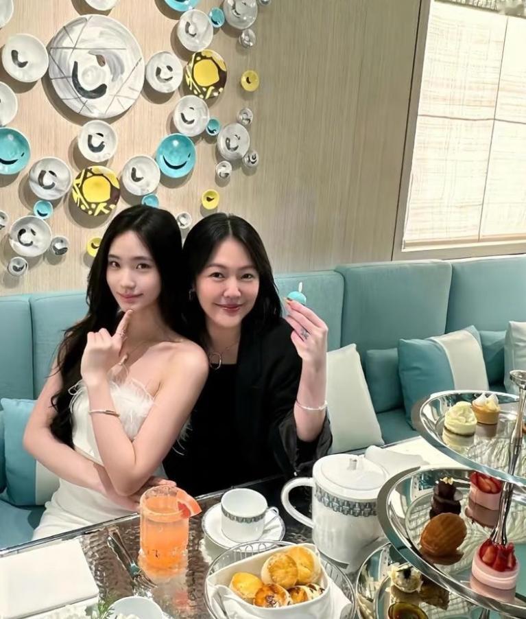 小S二女儿谈理想型小S二女儿回应长得像林志玲 小S二女儿Lily谈理想型，直言喜