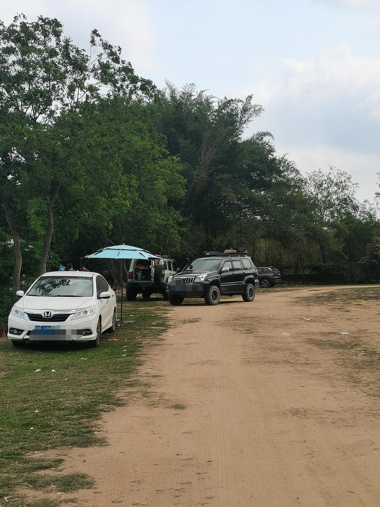 原来来江边的人不全是钓鱼🎣的
阳光晴朗的周末，一个忙忙碌碌的上午做了我们俩爱吃