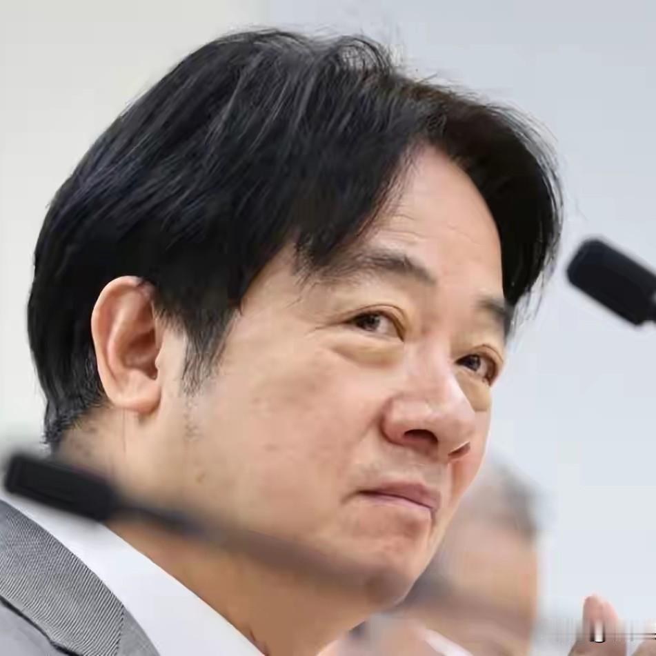 说实话  赖清德你该清醒了……
如果我站在你的位置，早已经配合大陆了……

你冷