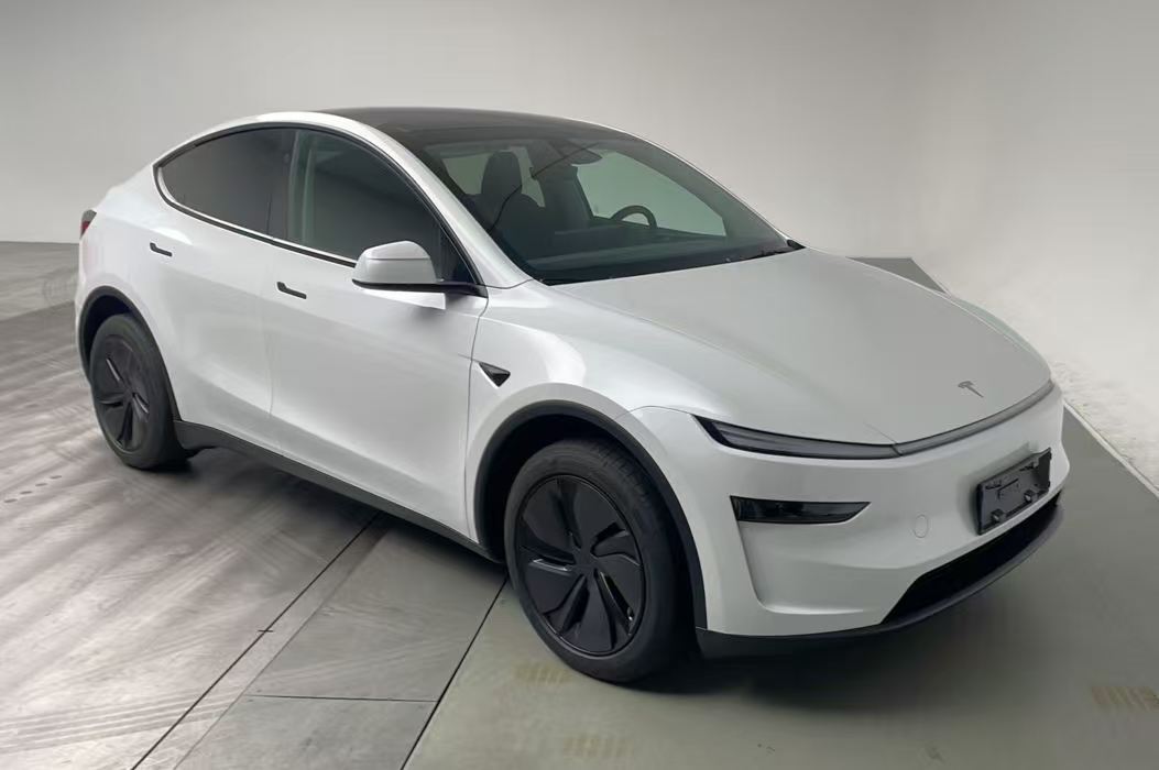 昨天，雷军：好的今天，雷军：Model Y 也不错[允悲]你觉得实车如何？ 