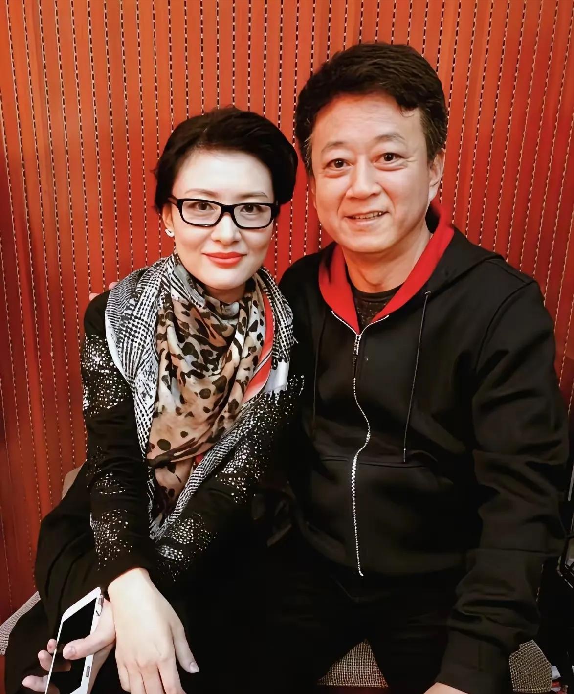 周涛和朱军这对央视春晚黄金搭档，真是让人怀念。从1997年首次合作，到2016年