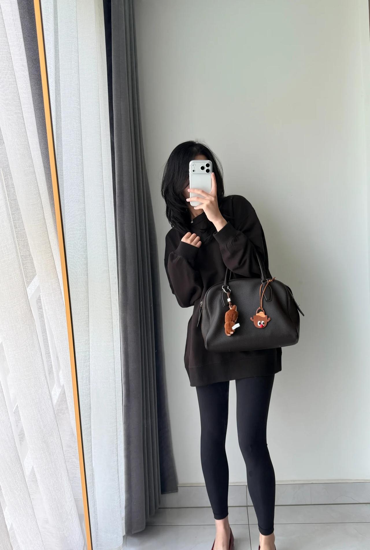 早春穿搭｜慵懒感穿搭～
-
被博主@蘑菇要太阳 种草的卫衣～
这几天降温还能穿[