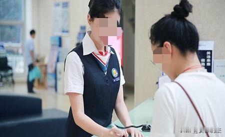 贵州贵阳，34岁女子到银行修改银行密码时，银行给女子开了一个个人养老账户。事后，