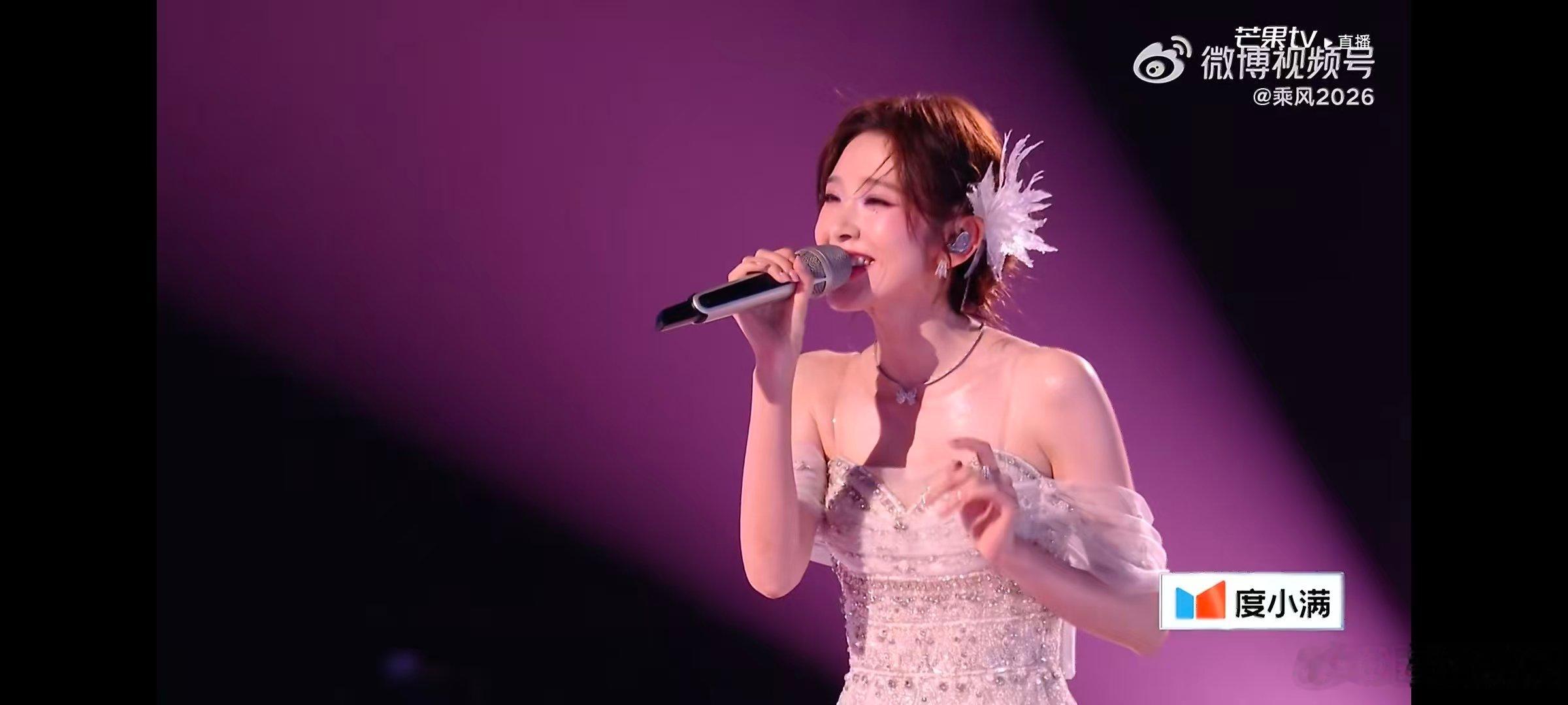 唐艺昕pk黄灿灿乘风2026白纱加身唱响抒情金曲，唐艺昕黄灿灿开口即破防，动人演
