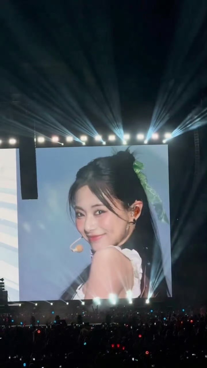 投稿周子瑜｜和你在一起，寒冬也会燃烧起来，12月也会温暖如春，你就是我的温暖，我