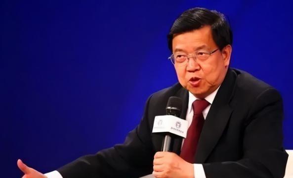 龙永图：暂不讨论中国崛起，先回答三个更重要的问题。第一，什么时候全球的精英会把孩