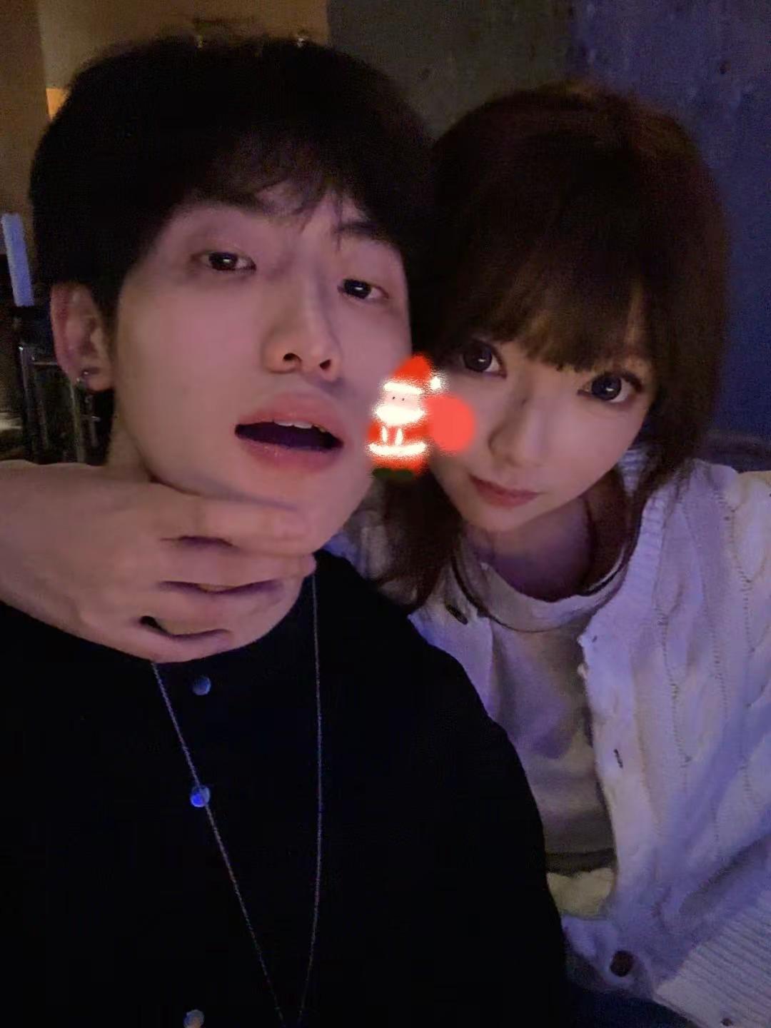 她美得像杂志上的相片圣诞节 情侣合照 F1