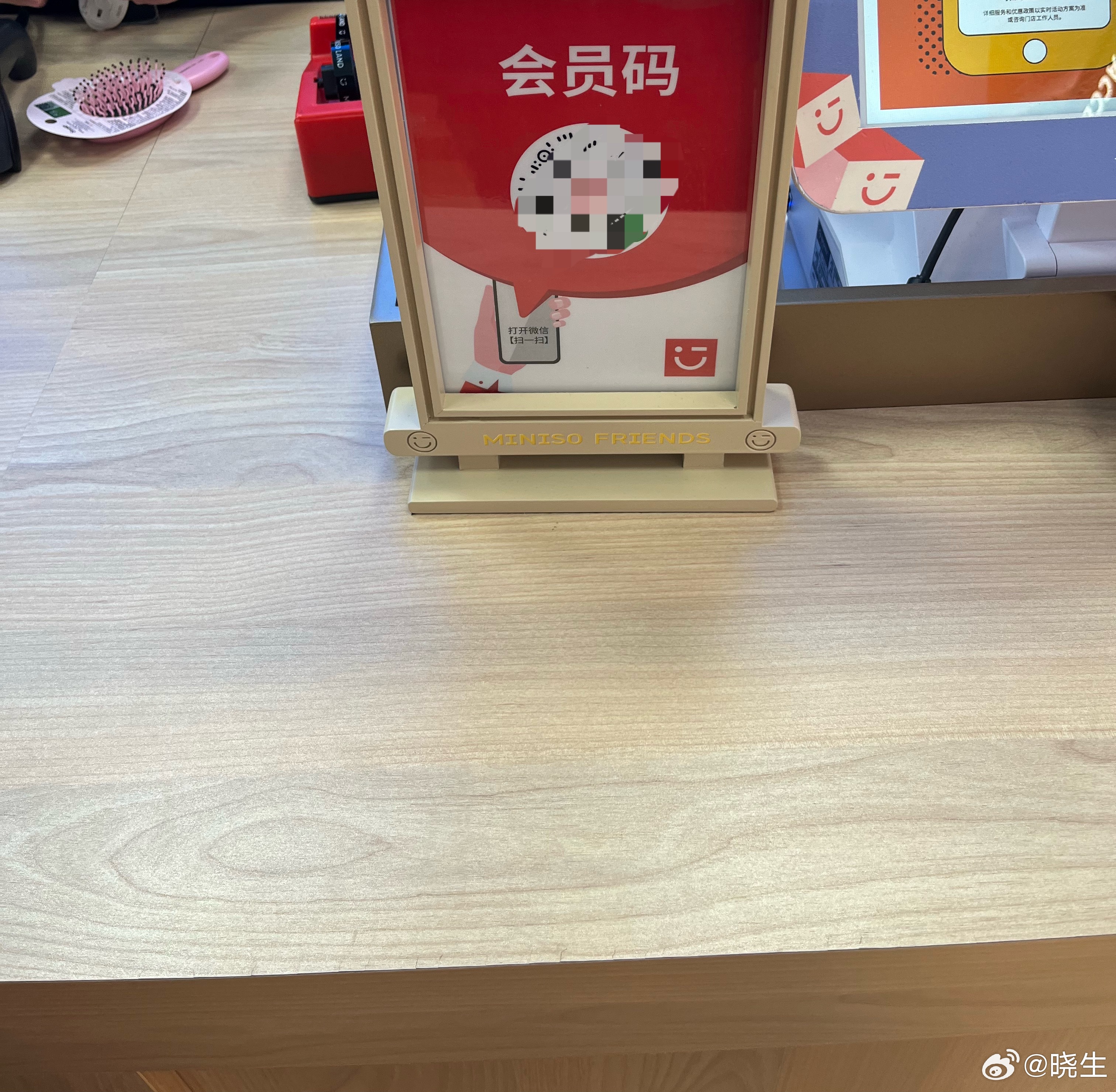 今晚逛商场，路过一家盲盒店凑凑运气拆个盲盒，没想到拆出来的潮玩确实挺可爱的 杭州