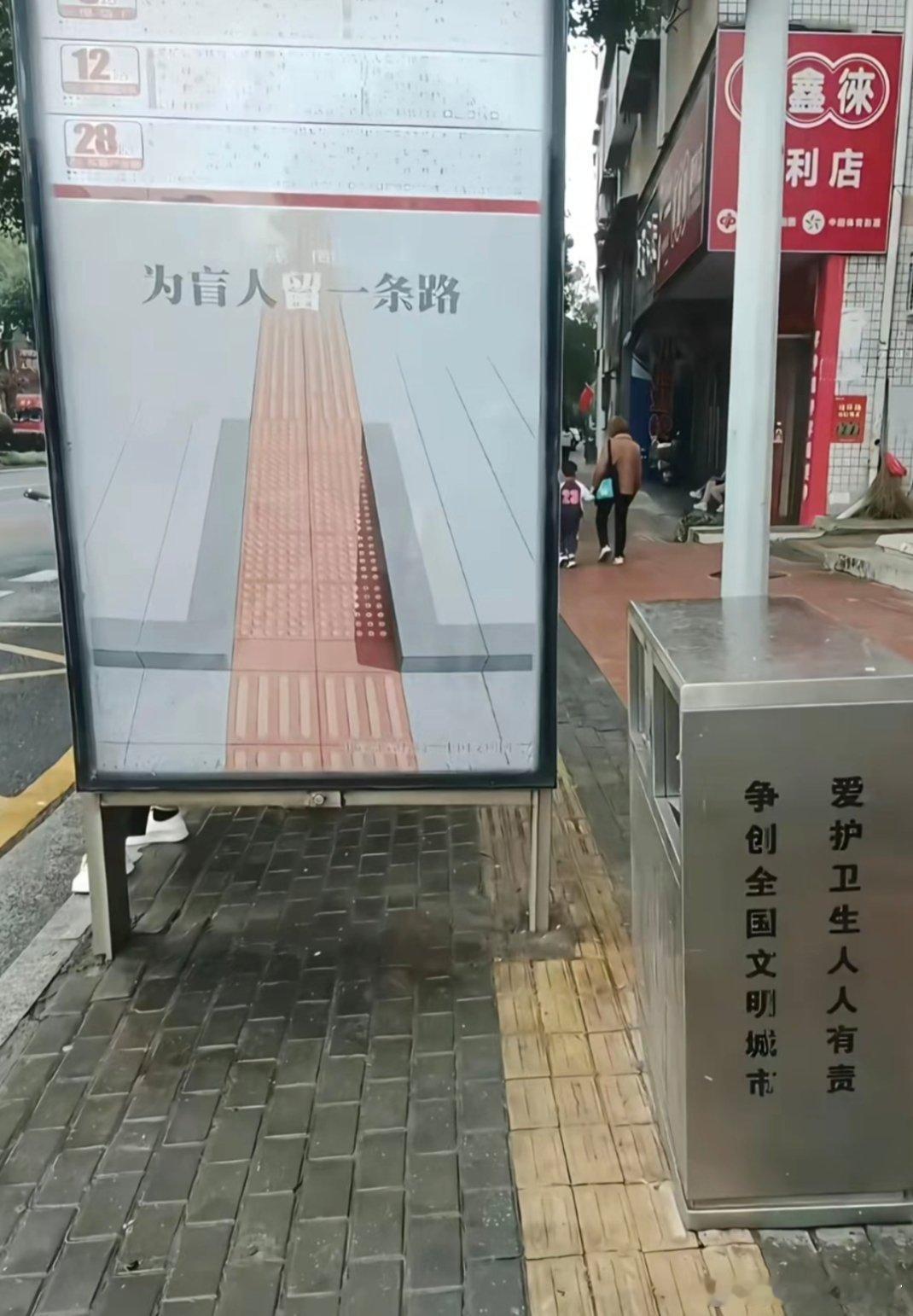 盲人看到也会感动流泪 