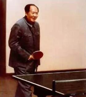 1950年，钱希均为烈士遗孤求情，主席一句话道出家国大义
 
1950年，新中国