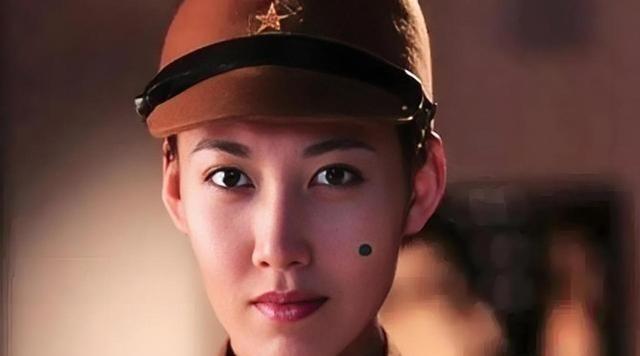 1938年，东条冥郎看到女儿的尸体被完整的运回后，异常兴奋，立即从腰间拔出刀子，