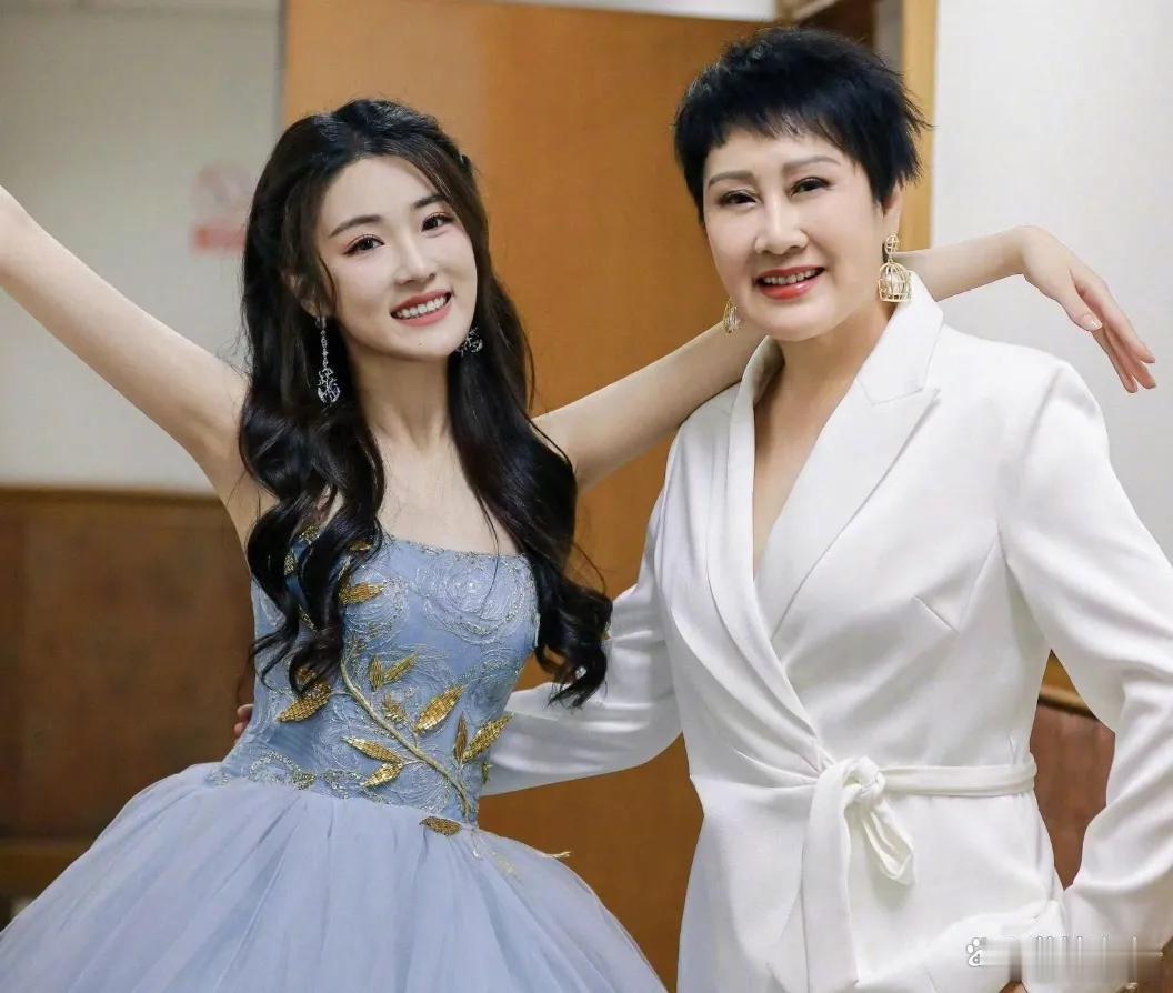 张凯丽被骂到关评！没执行番位新规剧方道歉，星二代女儿也受连累。 