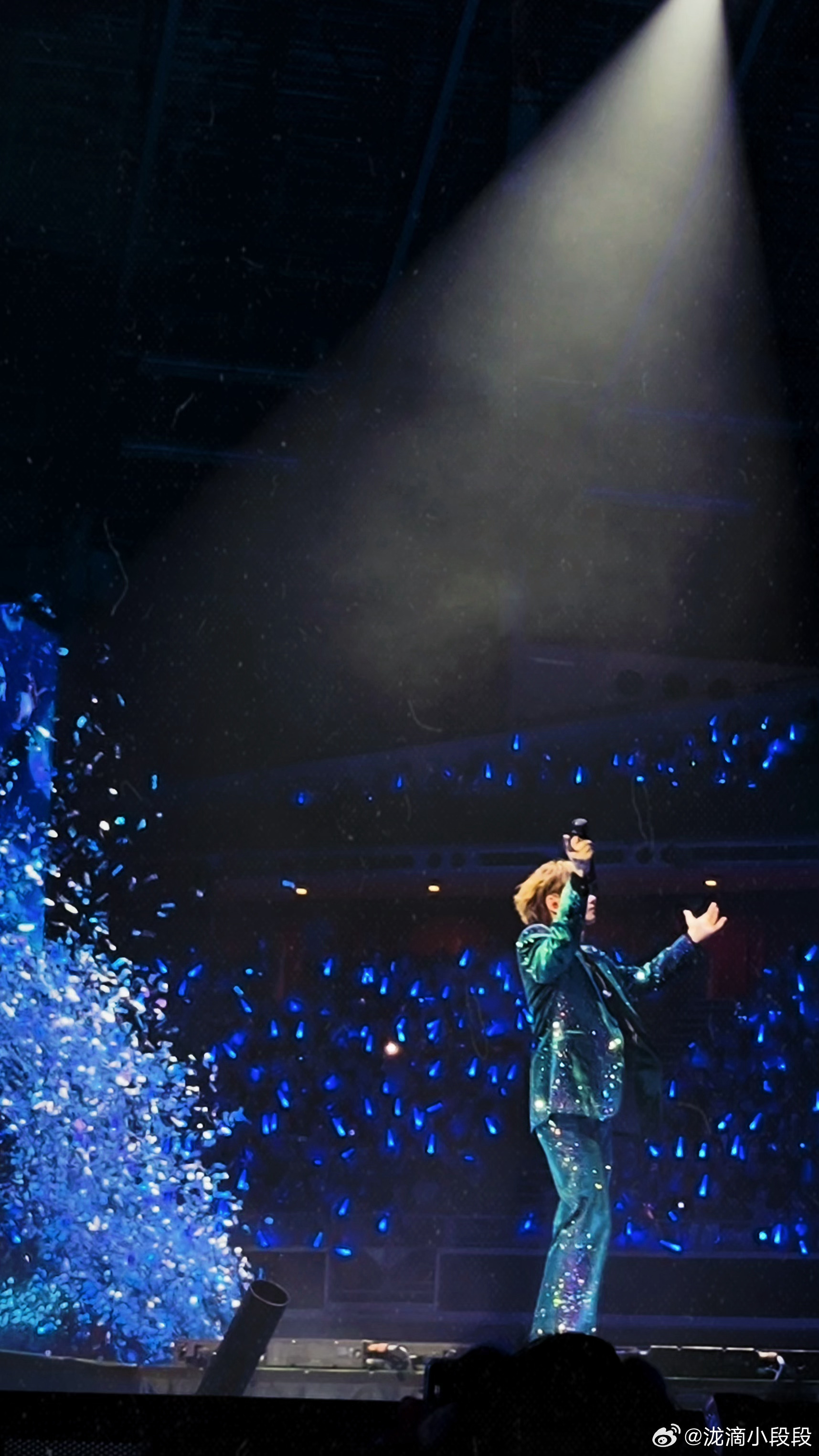 汪苏泷带世界名曲走向世界 新加坡场的世界名曲串烧，引发全场大合唱，不同肤色的观众