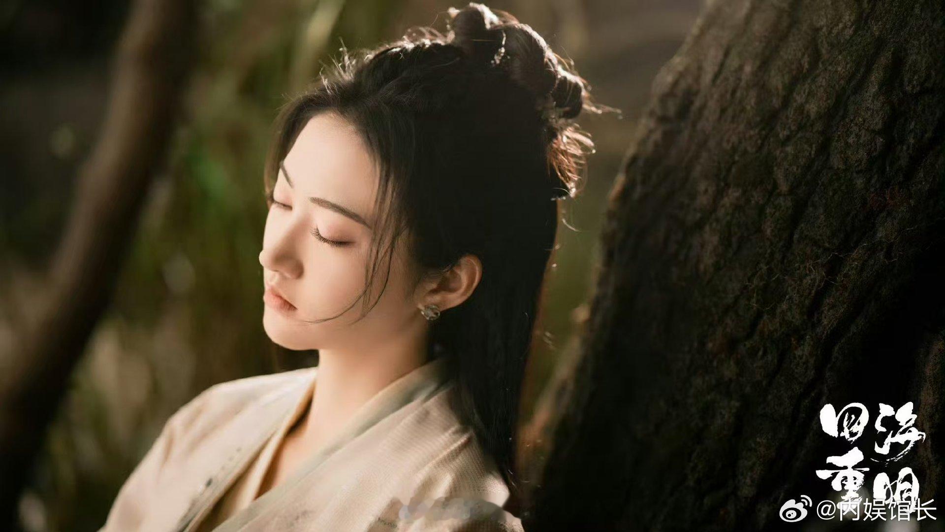 #四海重明景甜凤凰特效# 《四海重明》中景甜的凤凰特效太绝了！气场强大得无与伦比