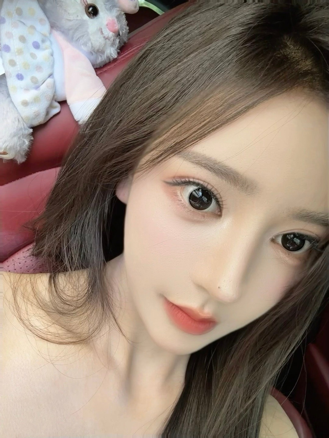 第一次贴女团睫毛[可爱]有些许不习惯 下雨后的济南感觉一下子[可爱]快到冬天了我