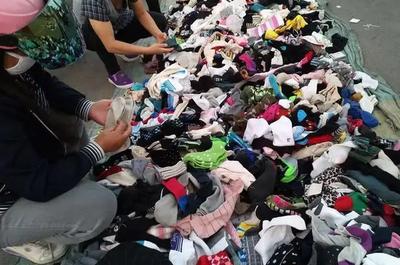 22岁抗癌女孩张女士在患病后两个月内花费七八十万治疗费，因父母各自组建新家庭，她