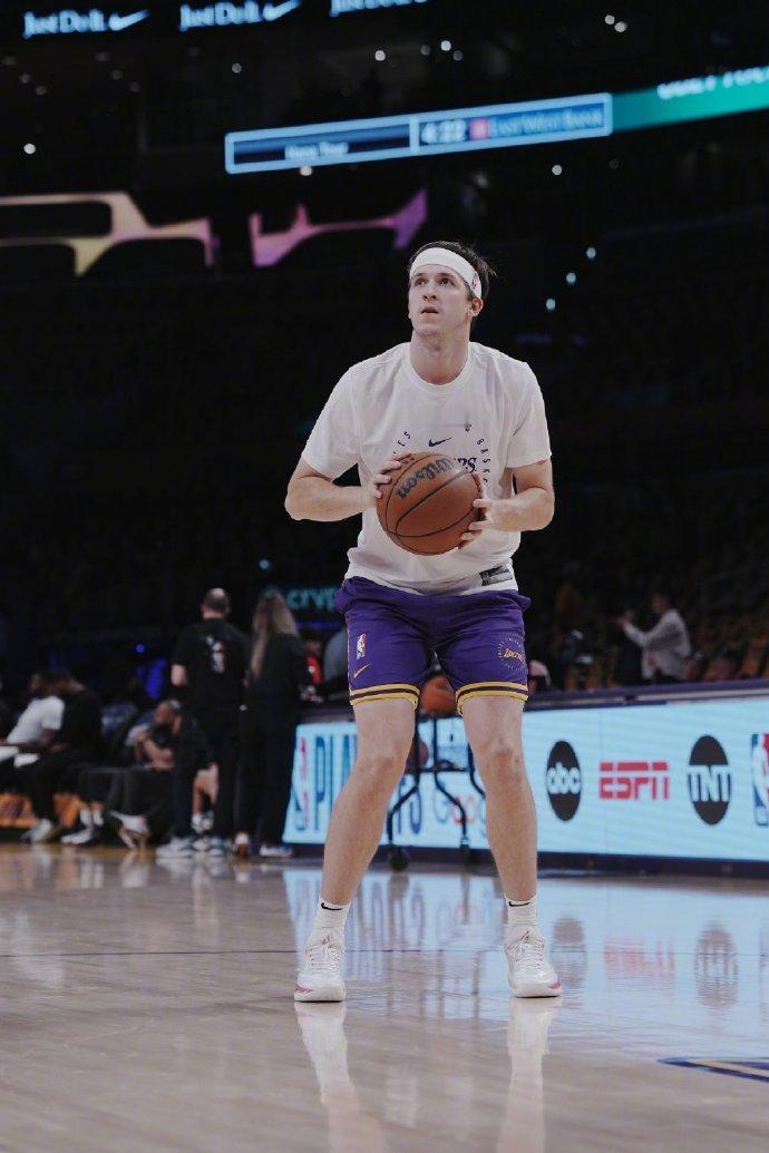NBA：里夫斯预计会与湖人续约，只是预计。
美媒NBACentral更新社交媒体