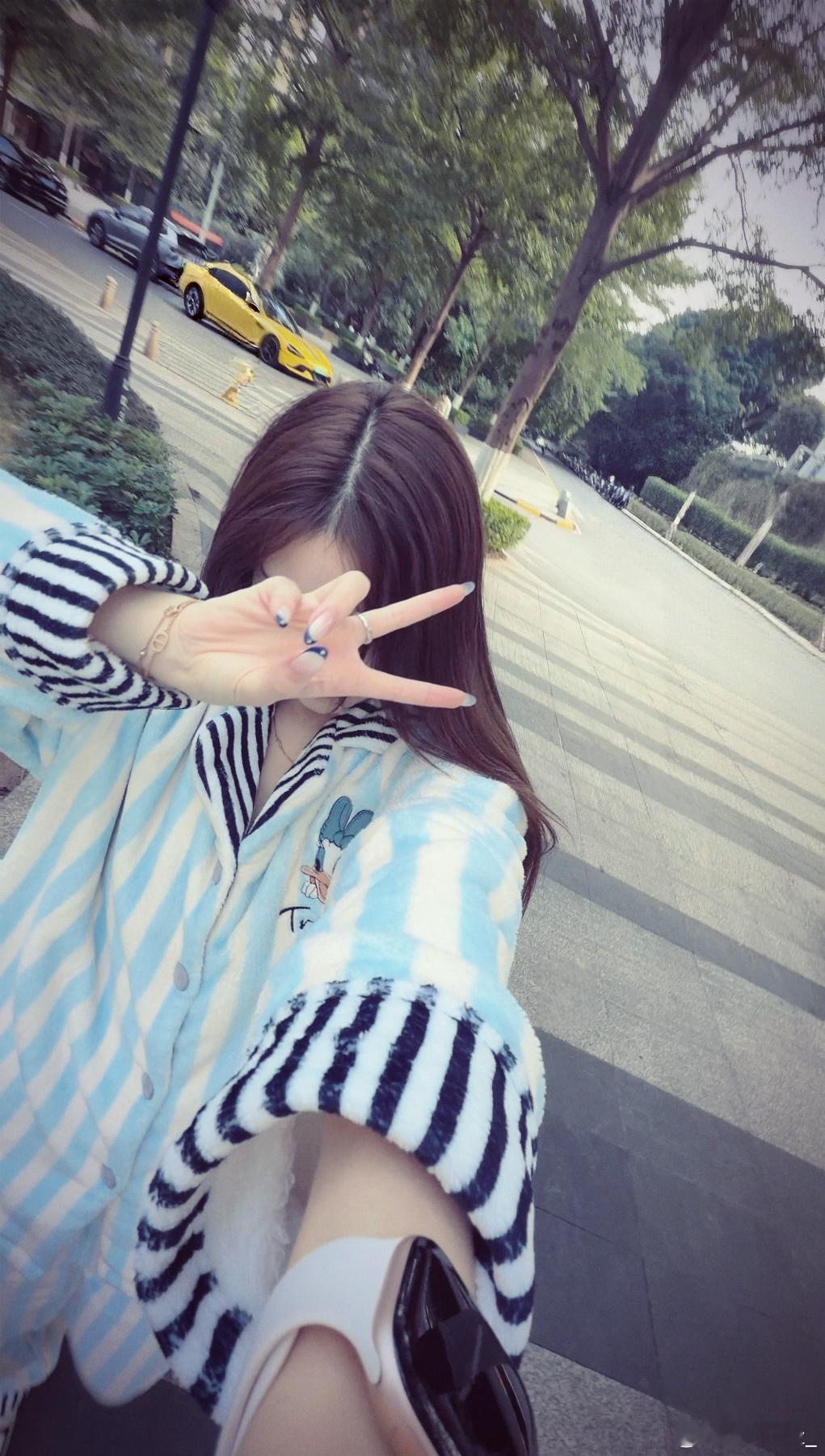 缓存幸福🥰很爱穿着睡衣出门晒太阳喝咖啡☕️☀️感受时间一点一点流逝⌛️生活手记