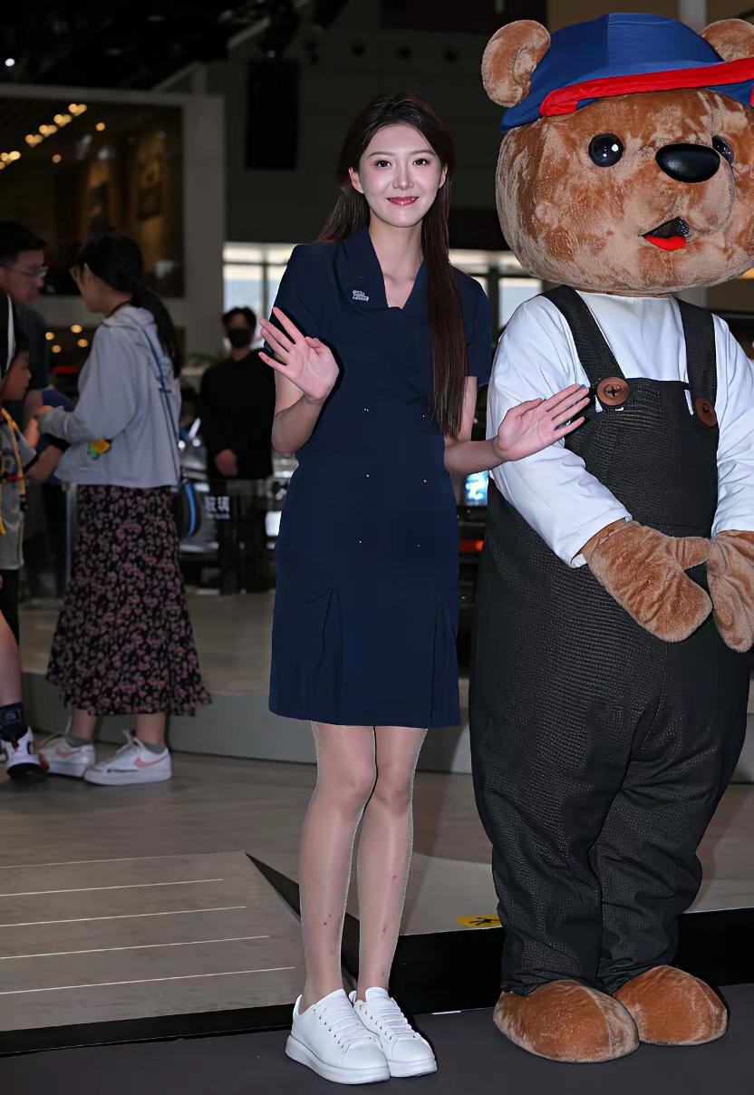 生活最重要的是什么？不同视角有不同答案：
1. ​​劳动创造价值​​

矿工、冶