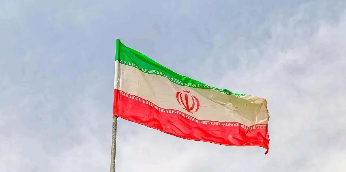 美国的暗度陈仓之计被伊朗识破了！美国与伊朗刚刚达成停火两周的协议，没想法美国就开