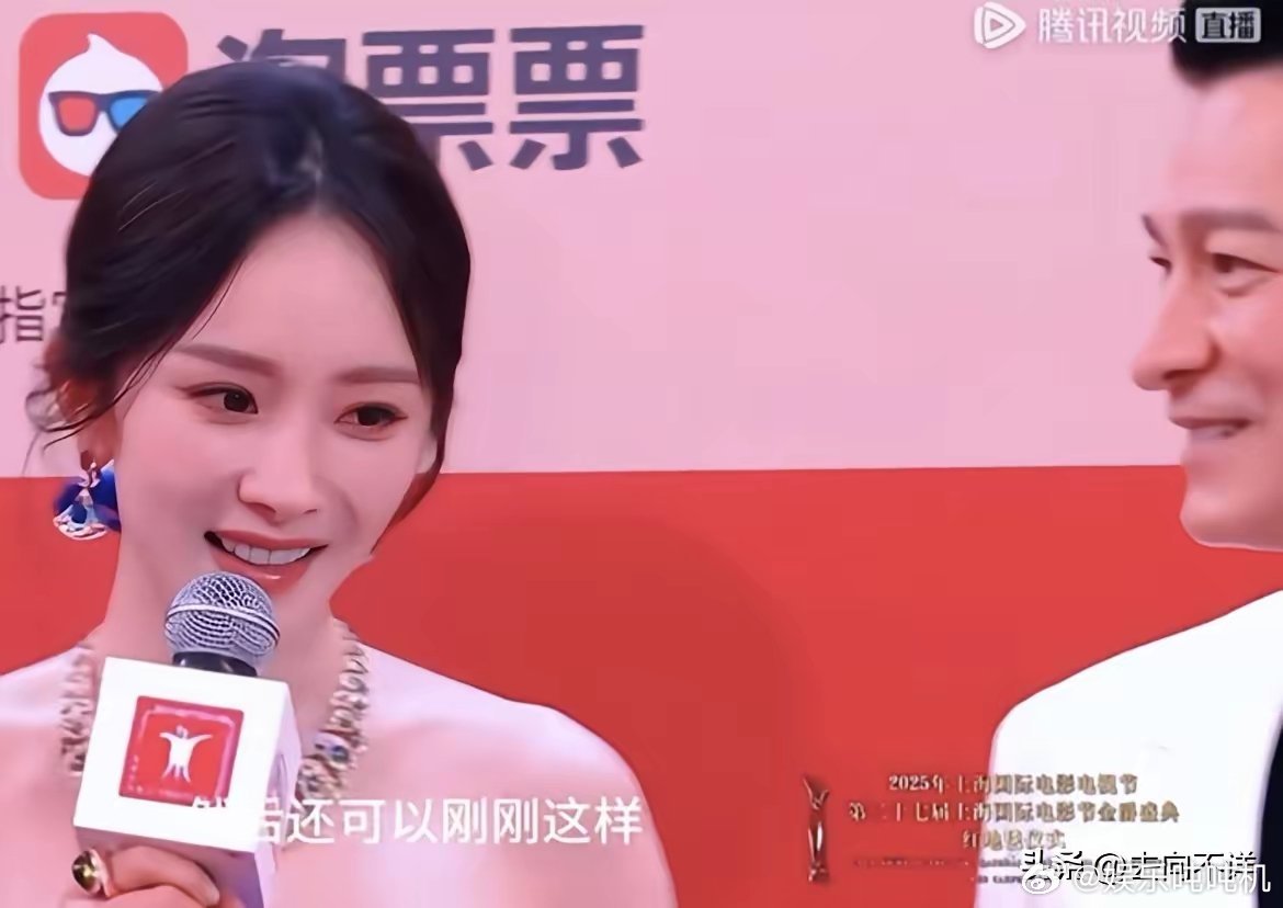 一直觉得杨幂这样的最适合娱乐圈，脑子快会说场面话。电影《长安的荔枝》剧组亮相上海
