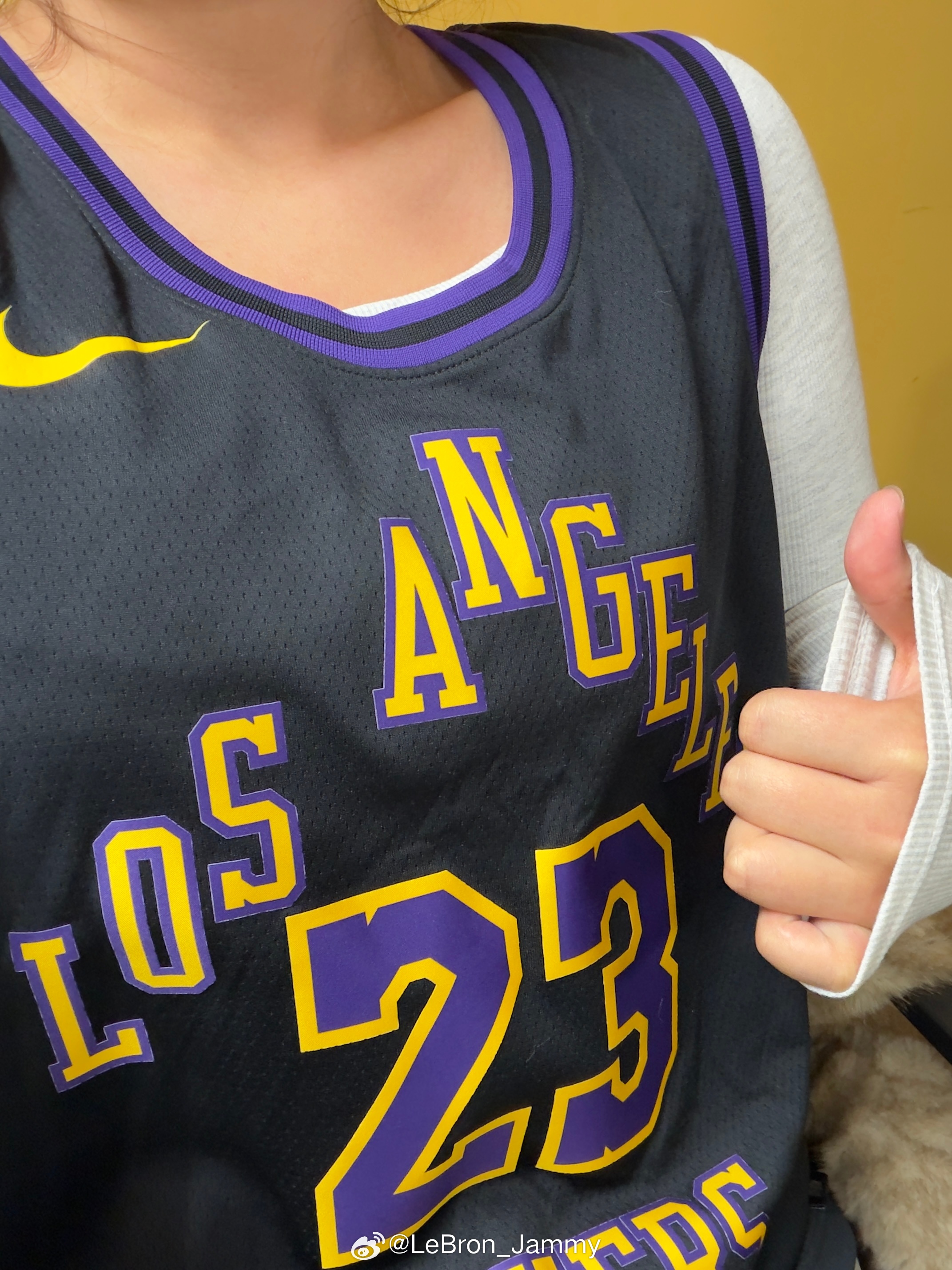 又让湖人球迷爽到了