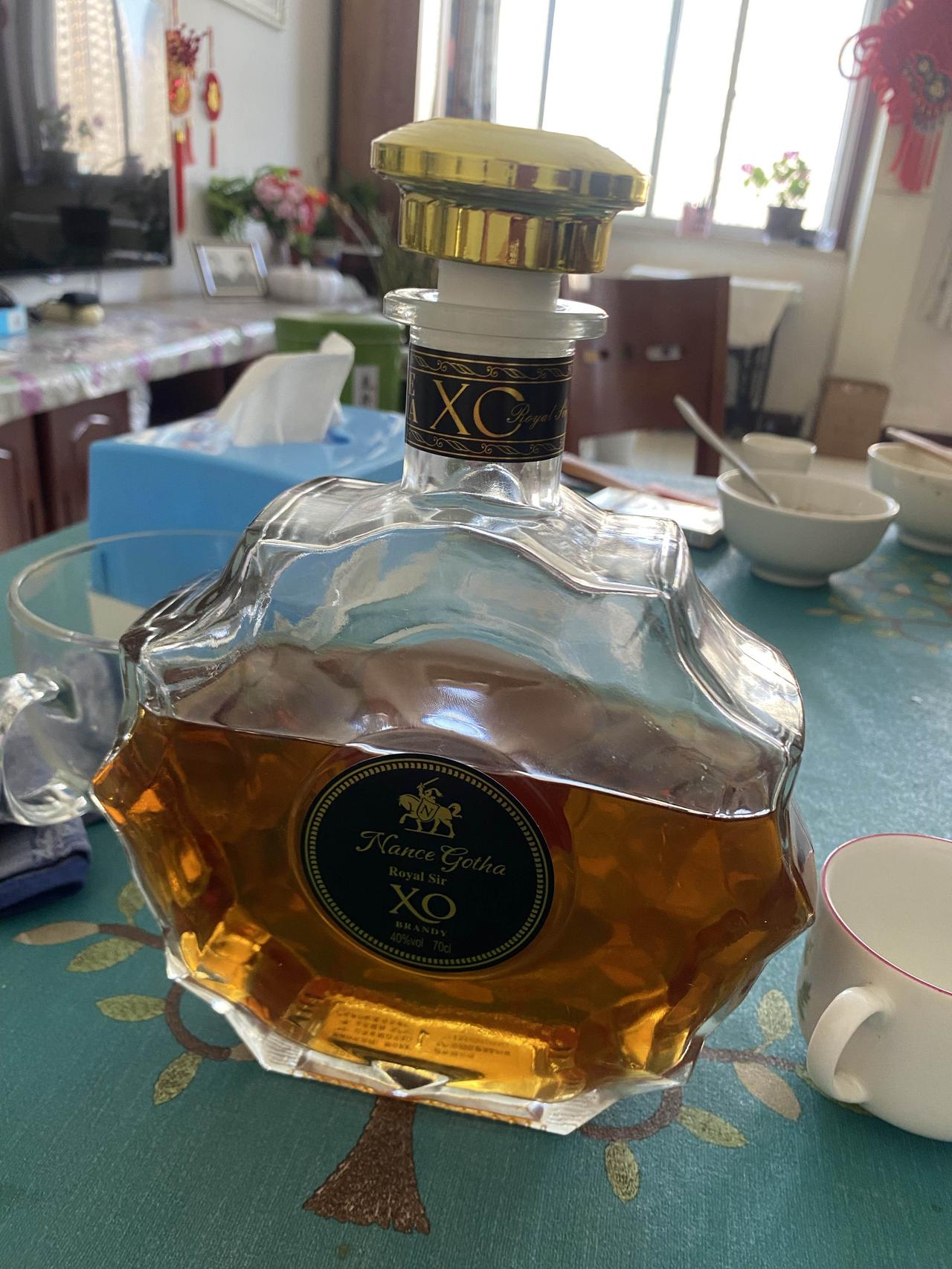 这是法国XO吗！昨天岳父请我喝的酒，他说法国XO，我说这酒一千多元一瓶，问他哪买