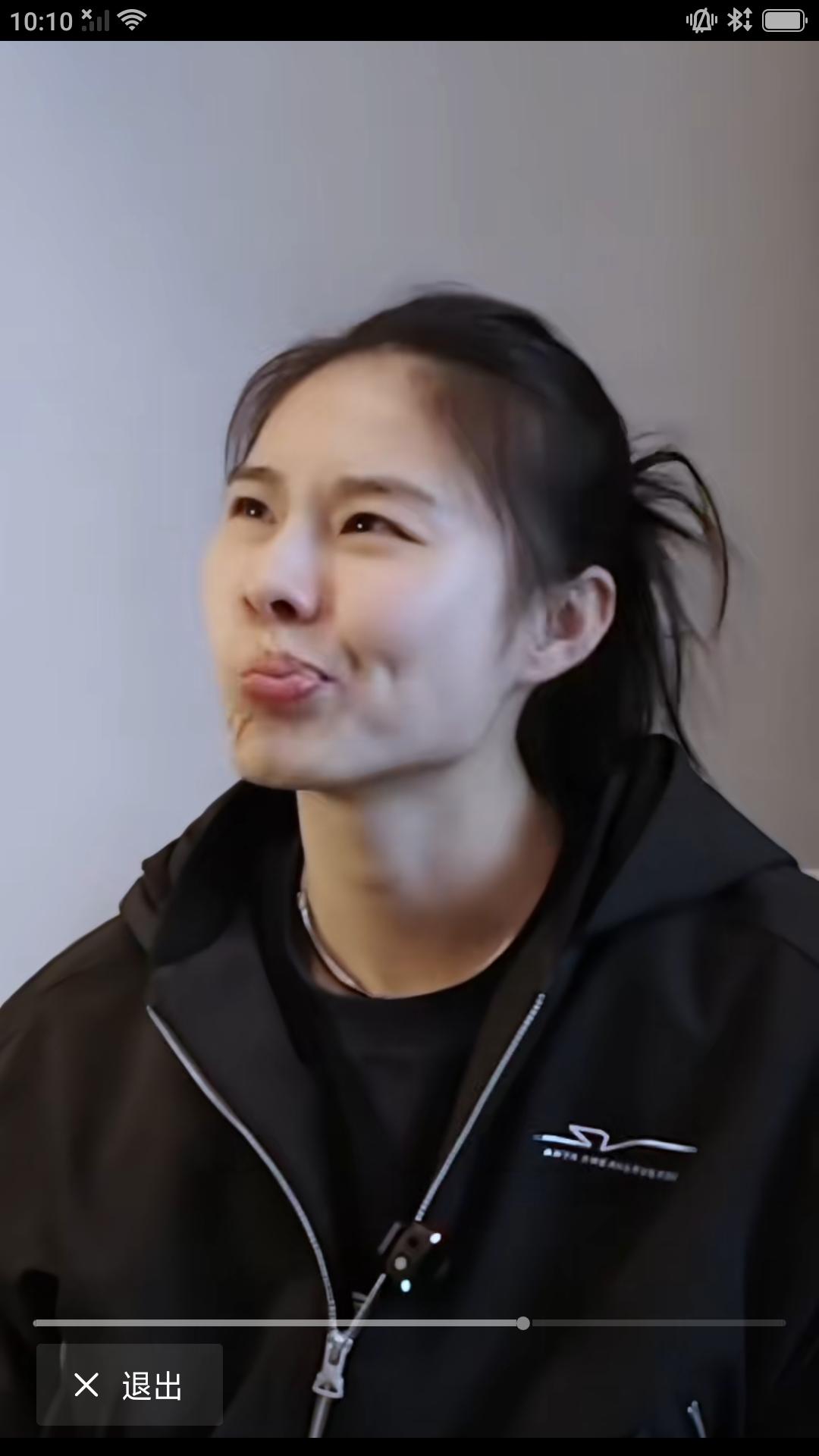 中国女篮名将王思雨接受媒体采访，被问到为什么你会这么喜欢篮球。王思雨说:因为我一