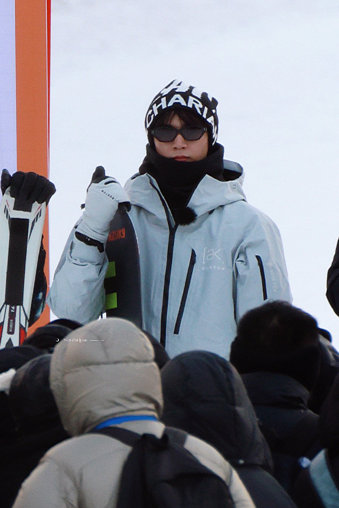 刘耀文滑雪服路透刘耀文滑雪造型路透 刘耀文滑雪服路透 