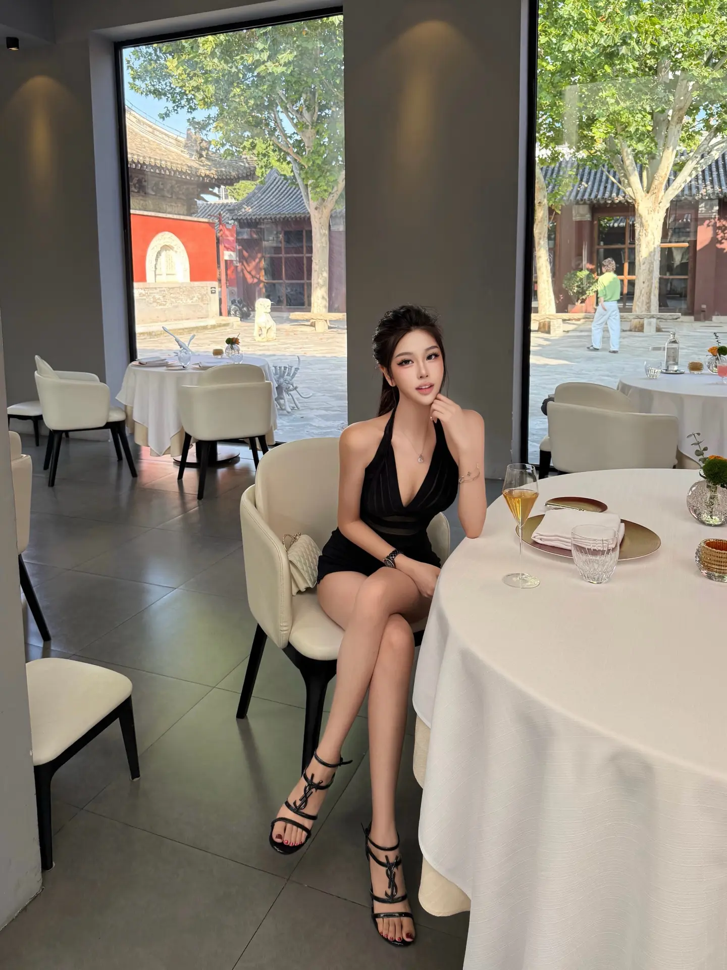 人与人也不过是露水情缘 看轻一点也是在保护自己