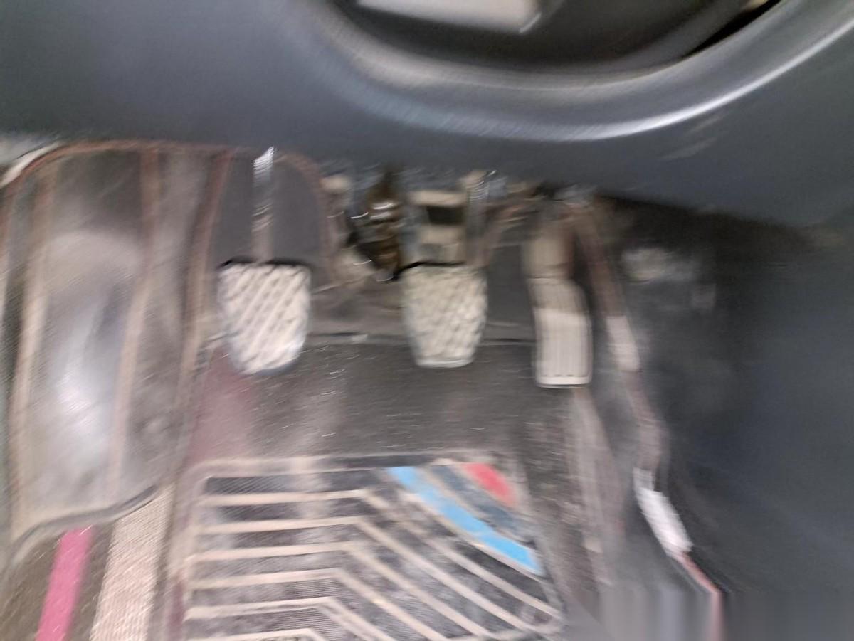 16款新轩逸手豪版，落地12万。一直4s店保养。四万公里换刹车油，轮胎。六万公里