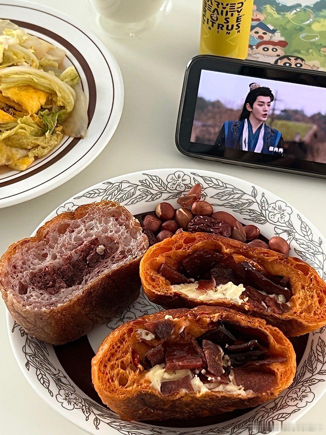 蛋蛋面包屋的包体好优秀！吃得开心～ 我的美食日记[超话]  手机拍美食[超话] 