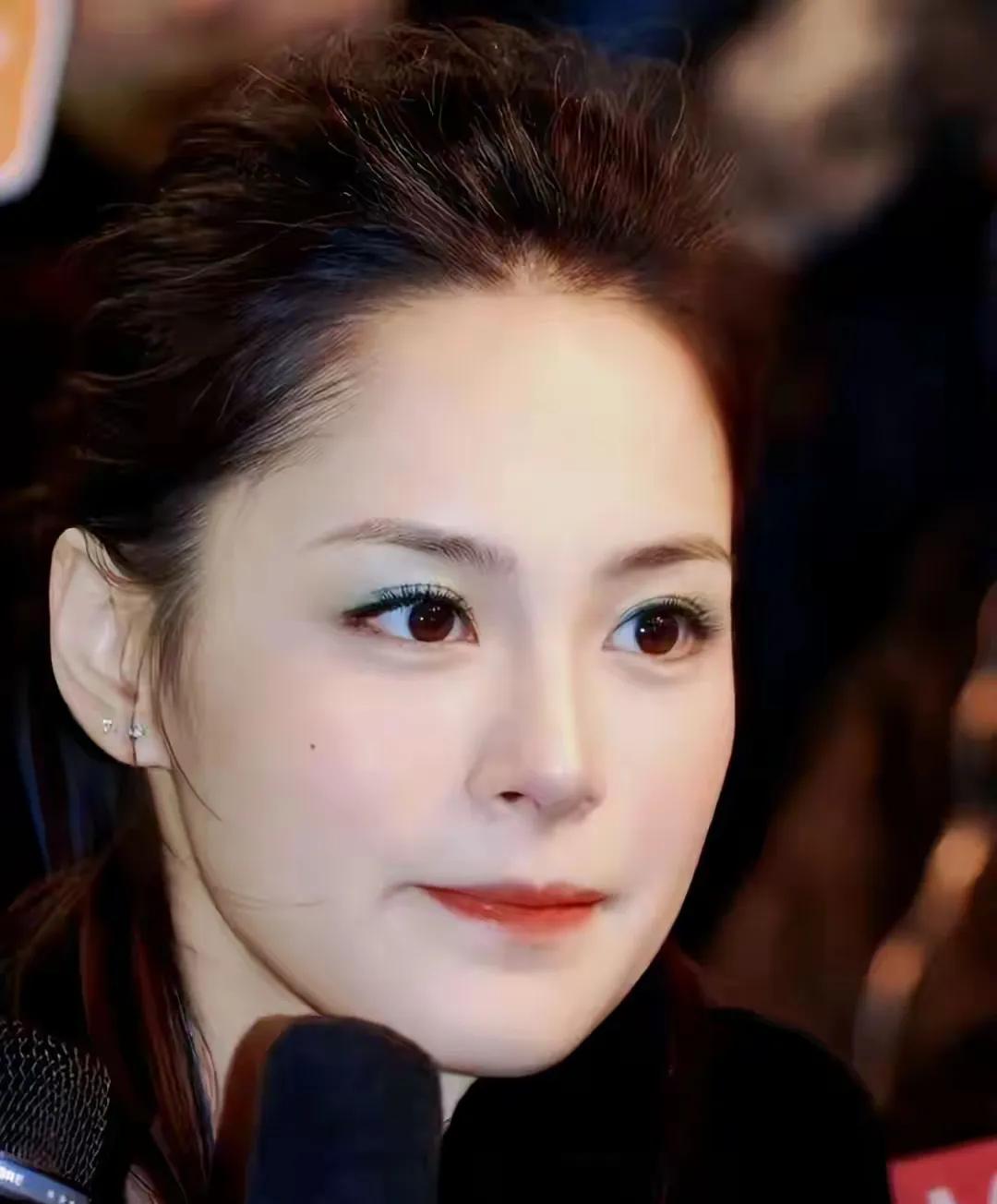 阿娇真美，第一次看到她就很喜欢她，可惜她智慧不够，一次又一次让自己受伤，哎，女人