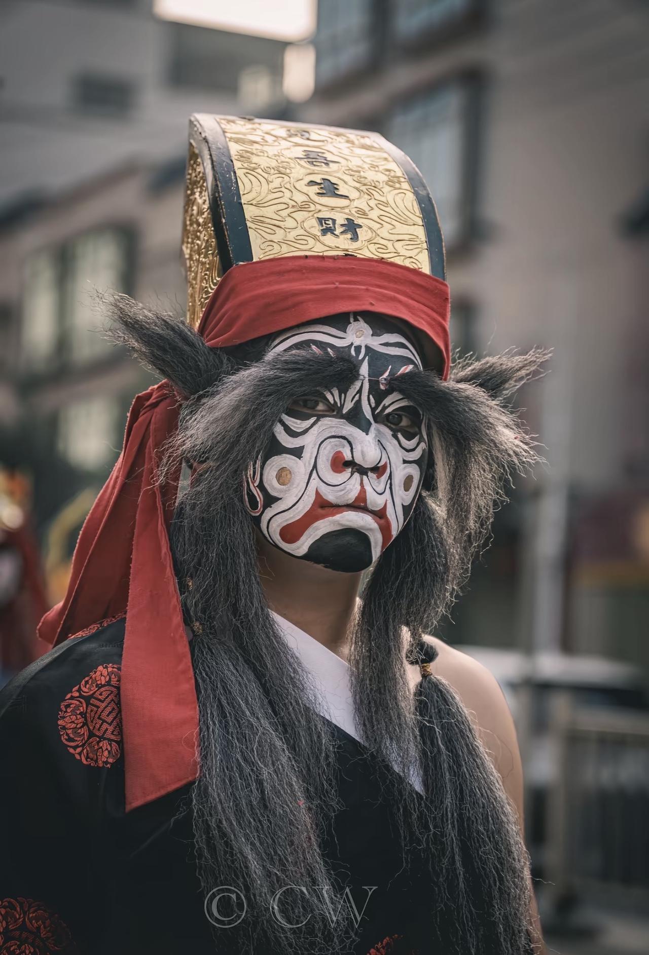 不要害怕走错路，人生本就没有一条完全笔直、毫无坎坷的坦途。重要的不是一开始就选对