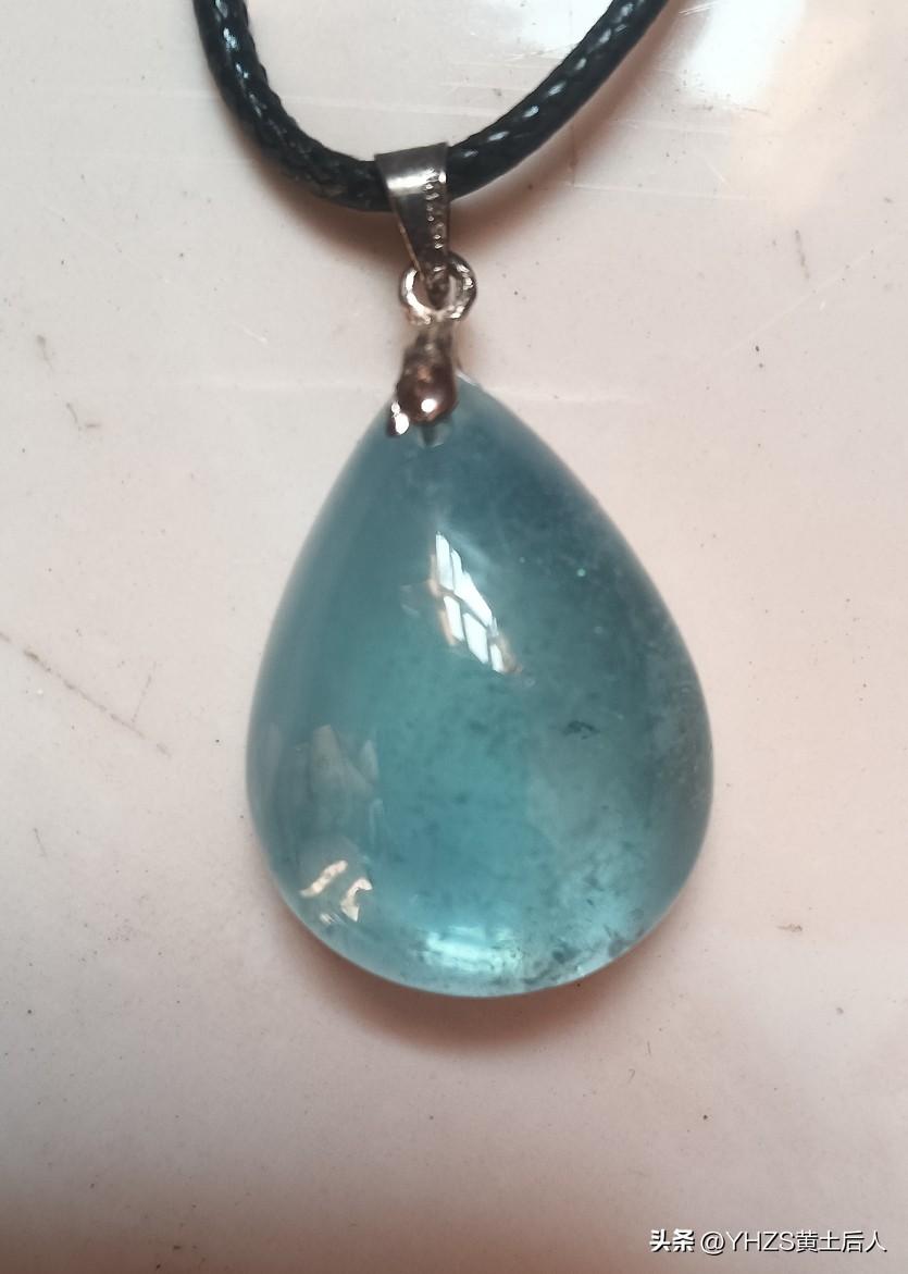 上联：有缘干里来相会，
下联：无心万年去落空。
有缘的人，不及远近，既就是垮千山