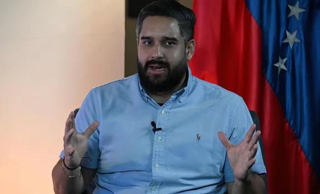 果然是虎父无犬子！面对如此危局，马杜罗之子尼古拉斯毫不犹豫站出来，以极大的勇气，