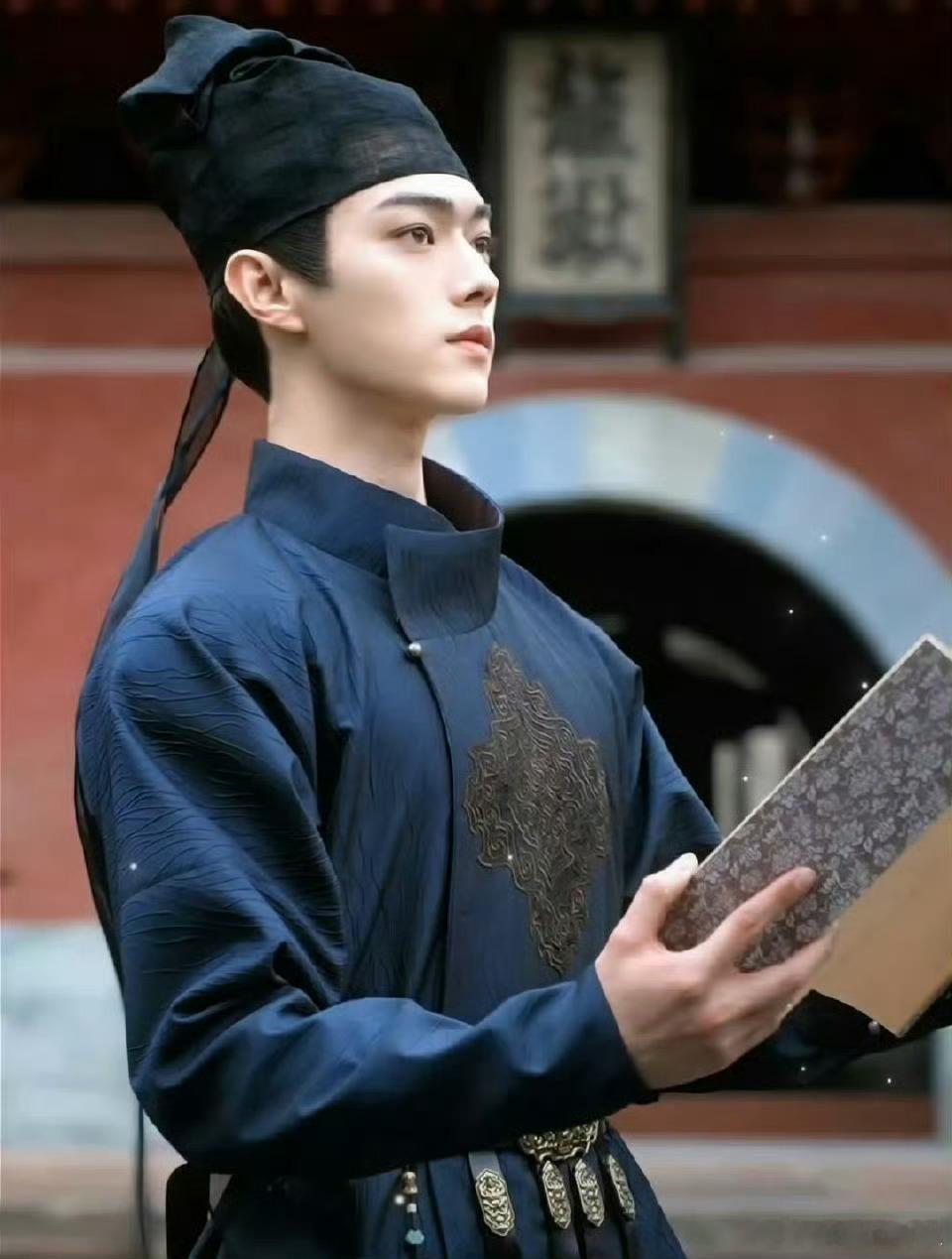 许凯 好权威的骨相谁看了不说许凯是镜头天选！怼脸拍骨相抗打，带红脉络的手又A又欲